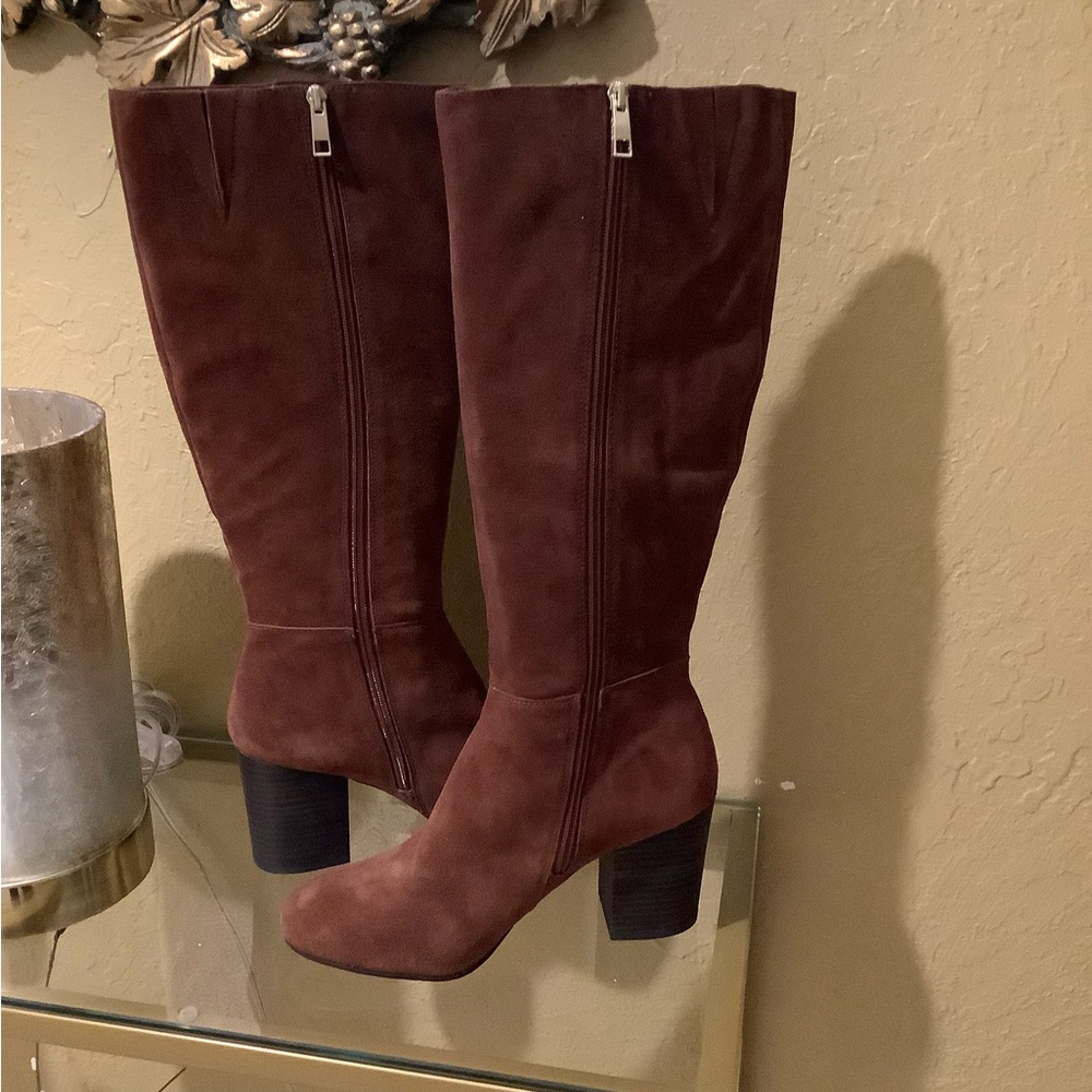 NWTS Sexy BCBG Genuine Rust Suede Leather Boots Size 11 Length 16” Heel is 3.5”